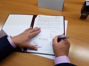 OMT - Podpis pogodbe za nalozbo na Trebelnem 27092017, foto Lapego (1)